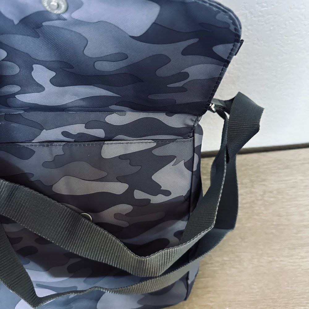 Baggallini Gray Camo Town Bagg Crossbody Purse Bag - Picture 6 of 6